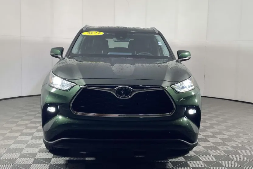 2023 Toyota Highlander Limited photo 1