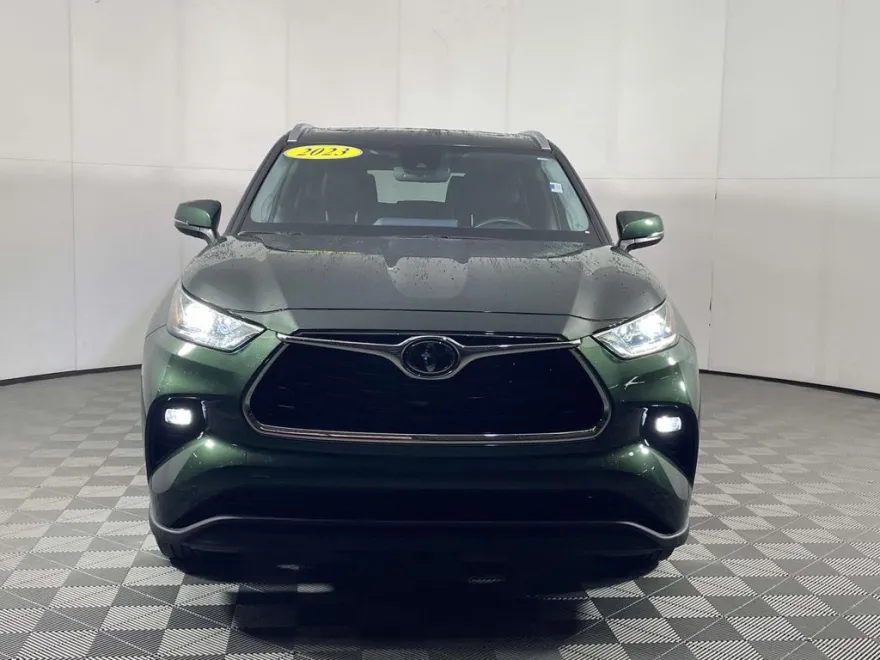 2023 Toyota Highlander Limited photo 1