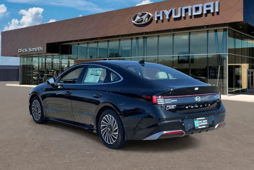 2025 Hyundai Sonata Hybrid Limited photo 1