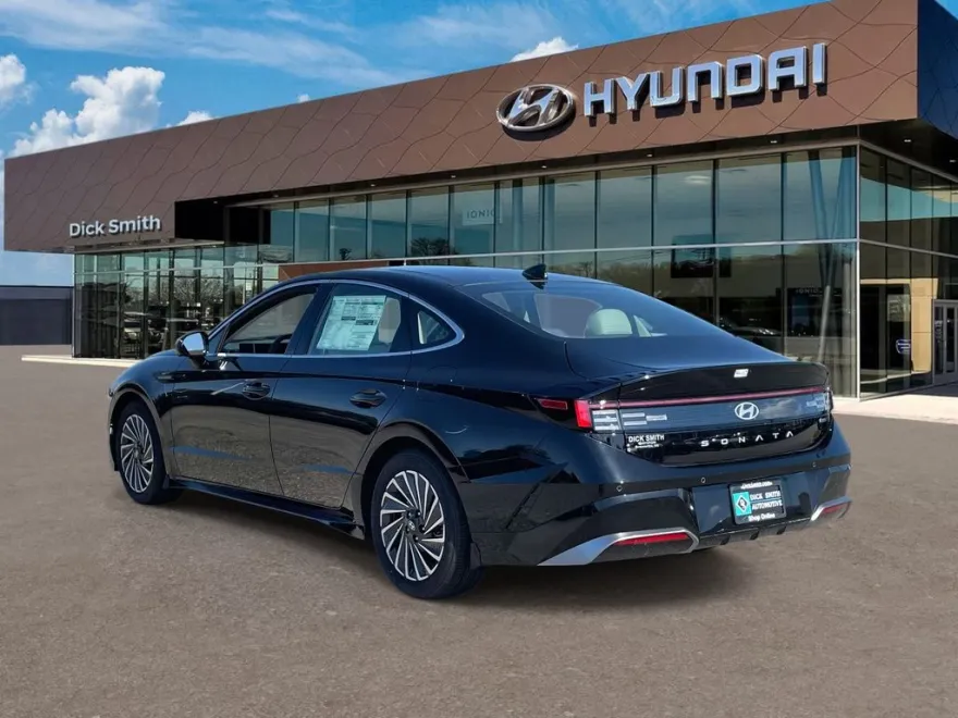 2025 Hyundai Sonata Hybrid Limited photo 1