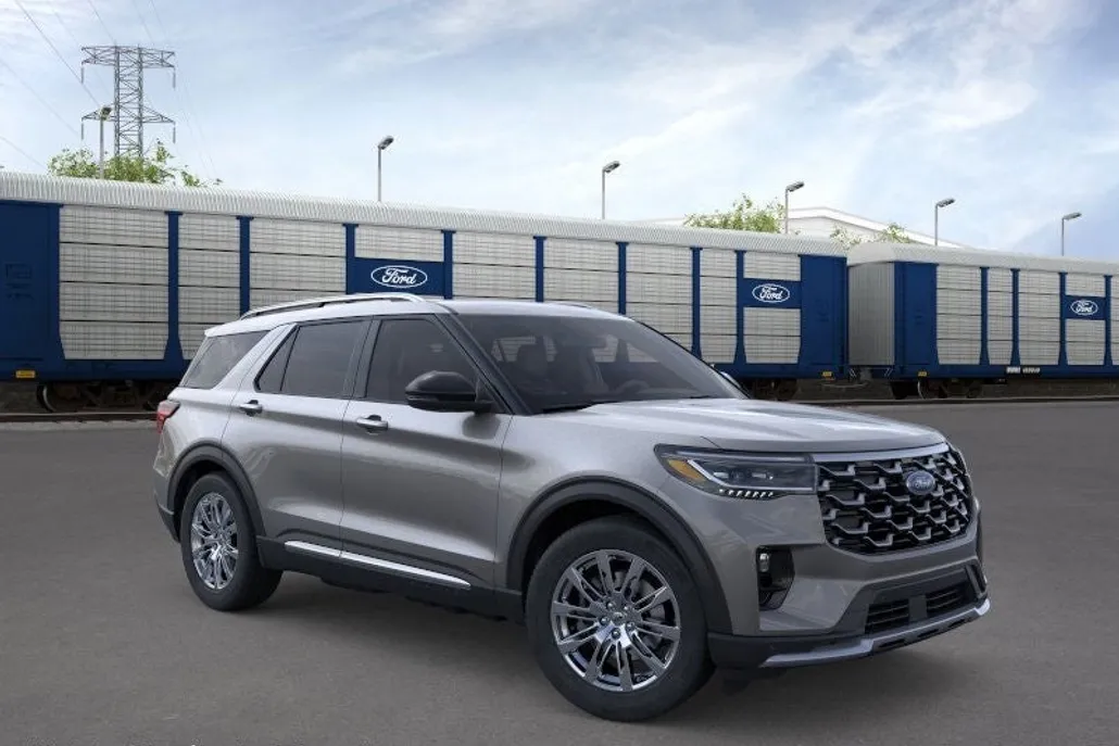 2025 Ford Explorer Platinum photo 1