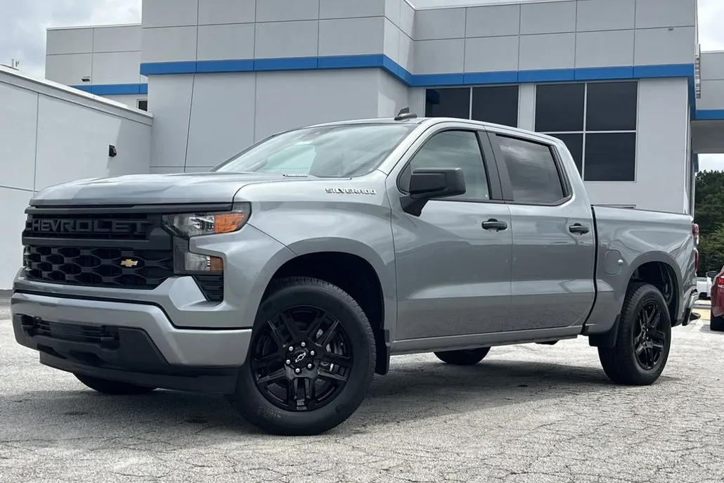 2026 Chevrolet Silverado 1500 Custom photo 1