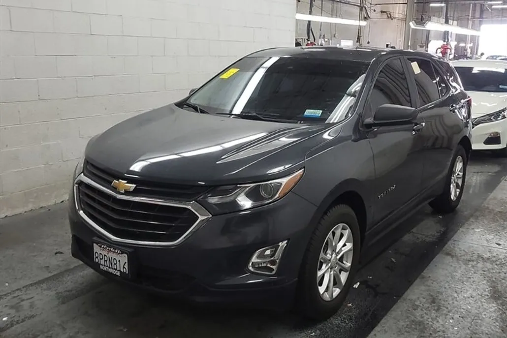 2020 Chevrolet Equinox LS photo 1