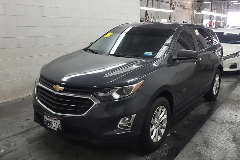 2020 Chevrolet Equinox LS photo 1