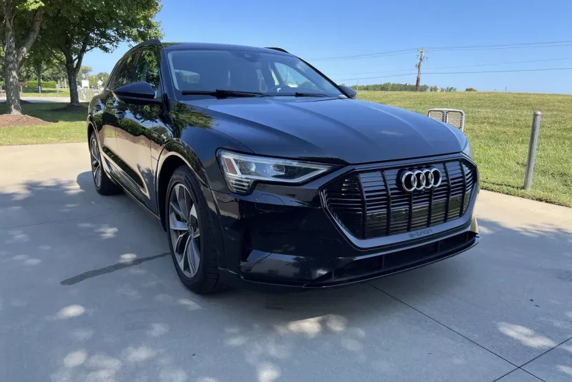 2021 Audi e-tron Premium Plus photo 1