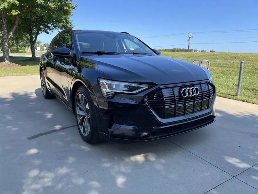 2021 Audi e-tron Premium Plus photo 1