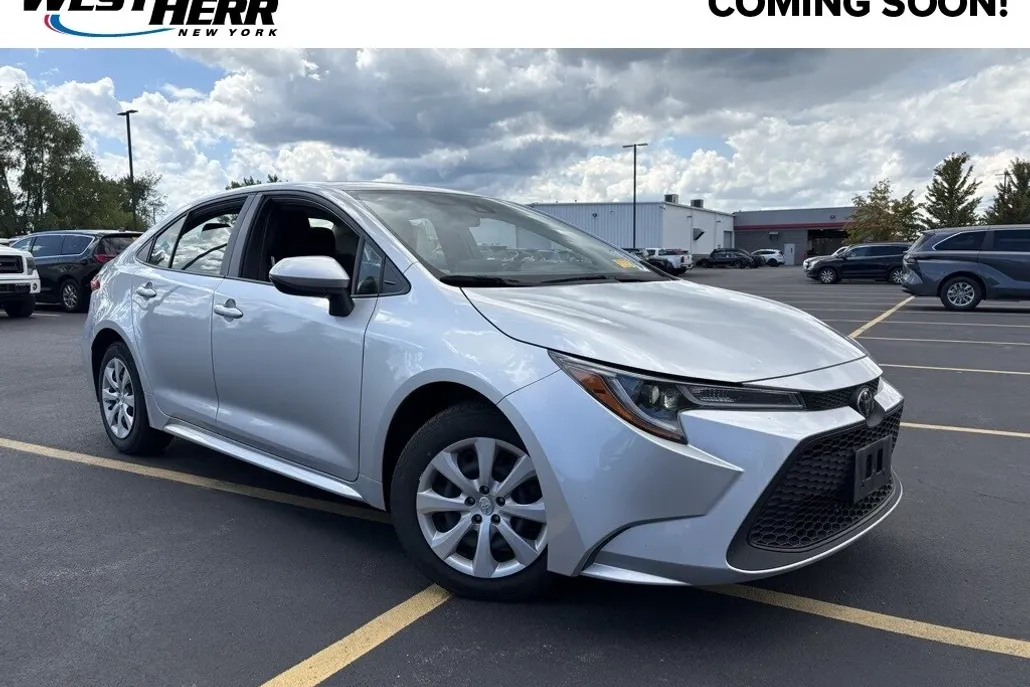 2022 Toyota Corolla LE photo 1