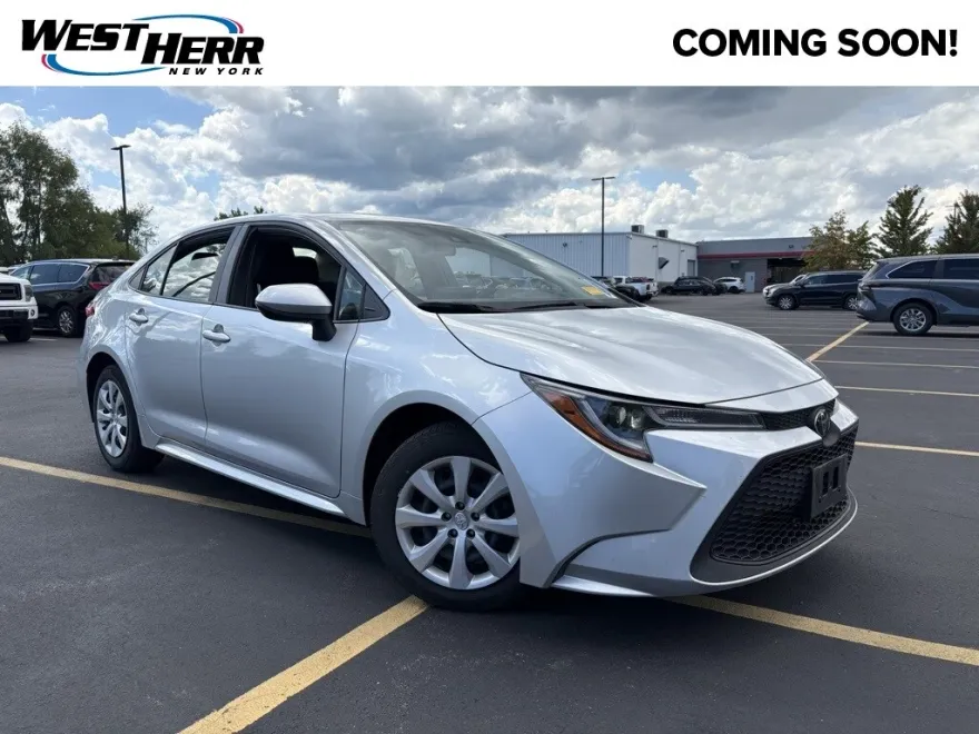 2022 Toyota Corolla LE photo 1