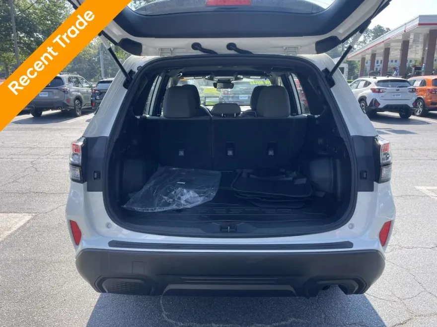 2025 Subaru Forester Base photo 1