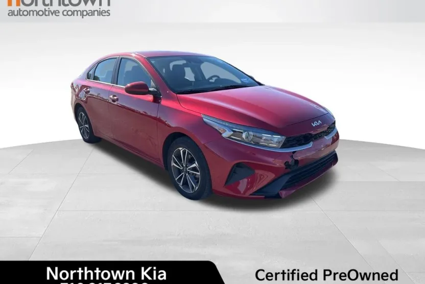 2023 Kia Forte LXS photo 1