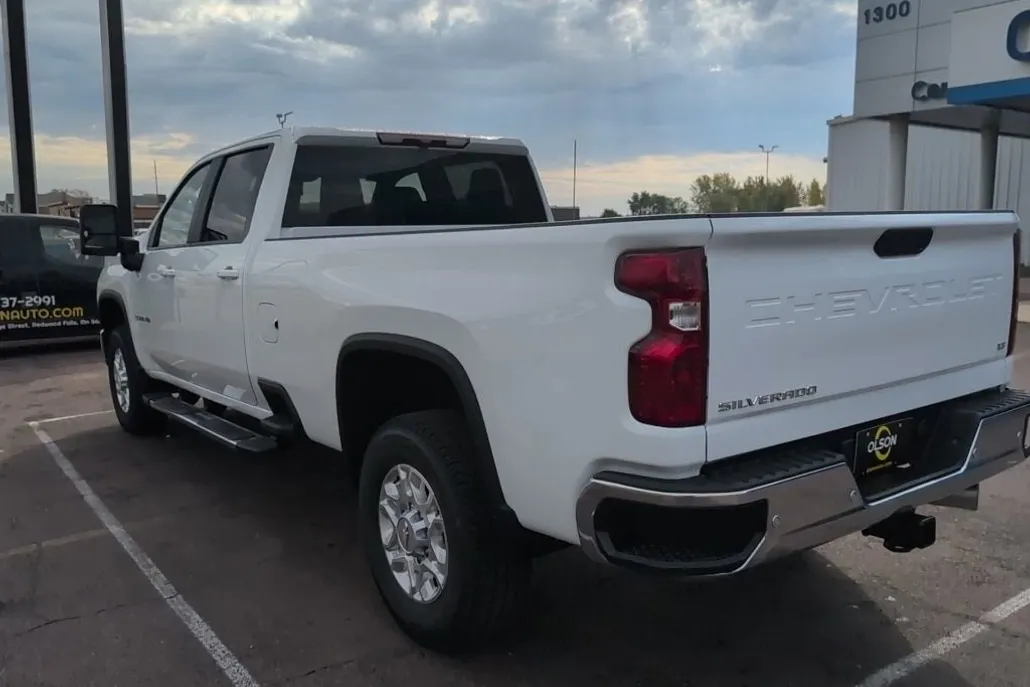 2026 Chevrolet Silverado 3500HD LT photo 1