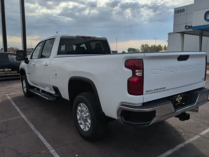 2026 Chevrolet Silverado 3500HD LT photo 1