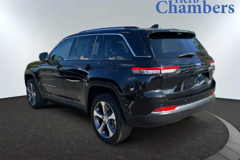 2023 Jeep Cherokee Limited photo 1