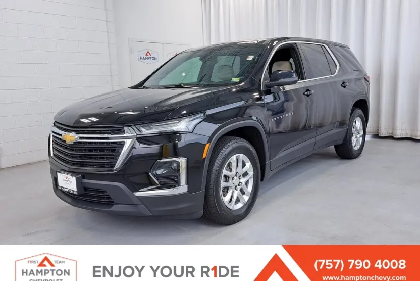 2023 Chevrolet Traverse LS photo 1