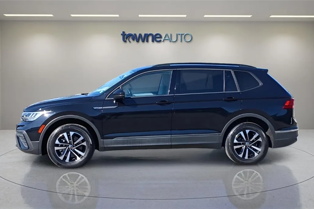 2022 Volkswagen Tiguan S photo 1