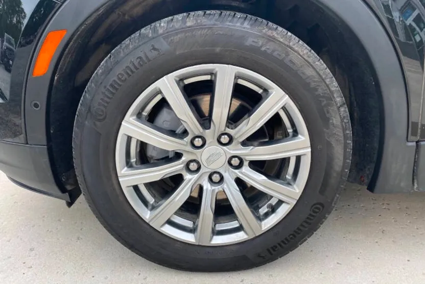 2022 Cadillac XT4 Premium Luxury photo 1