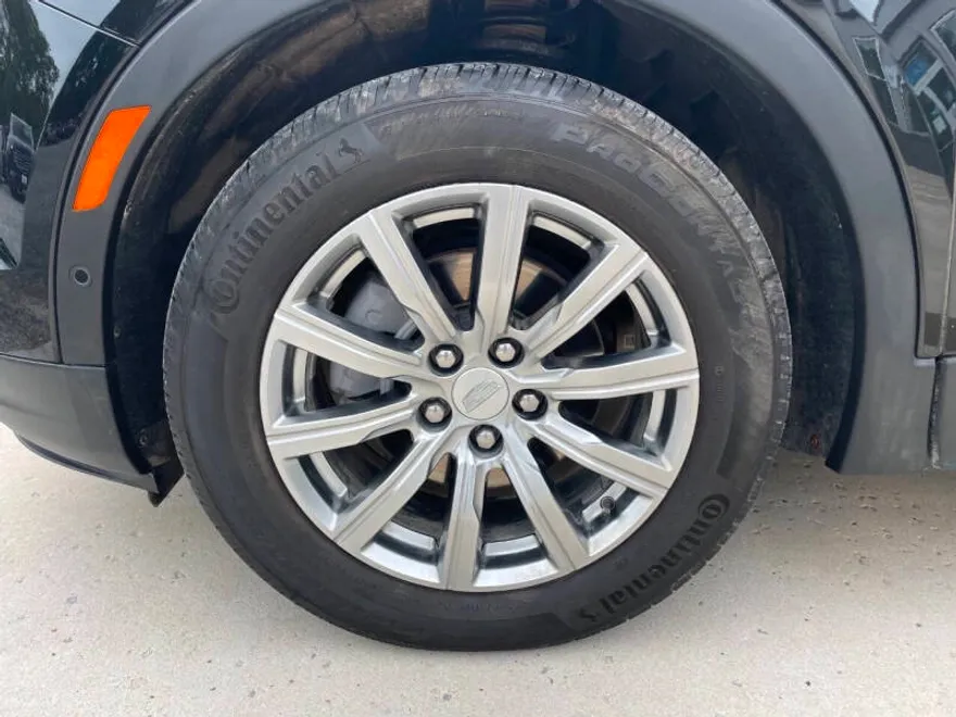 2022 Cadillac XT4 Premium Luxury photo 1