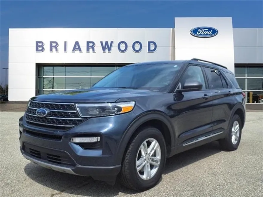 2023 Ford Explorer XLT photo 1