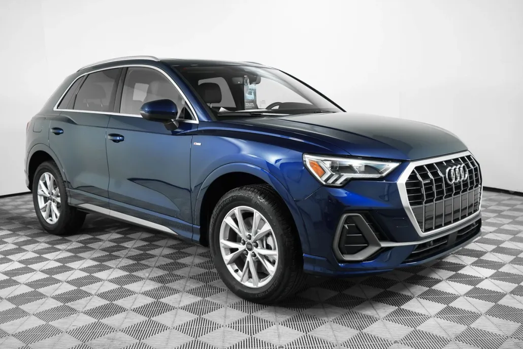 2025 Audi Q3 45 TFSI S line Premium Plus photo 1