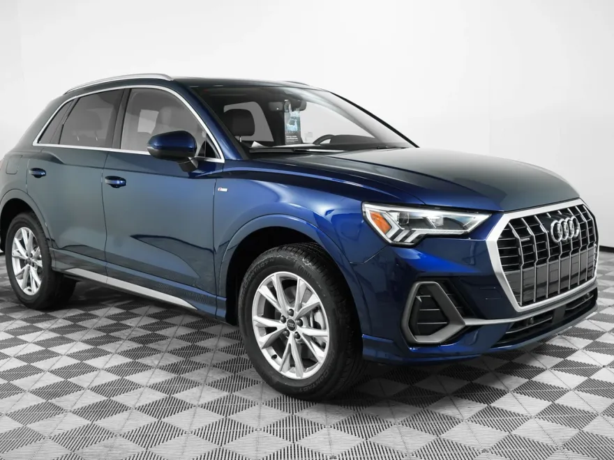 2025 Audi Q3 45 TFSI S line Premium Plus photo 1