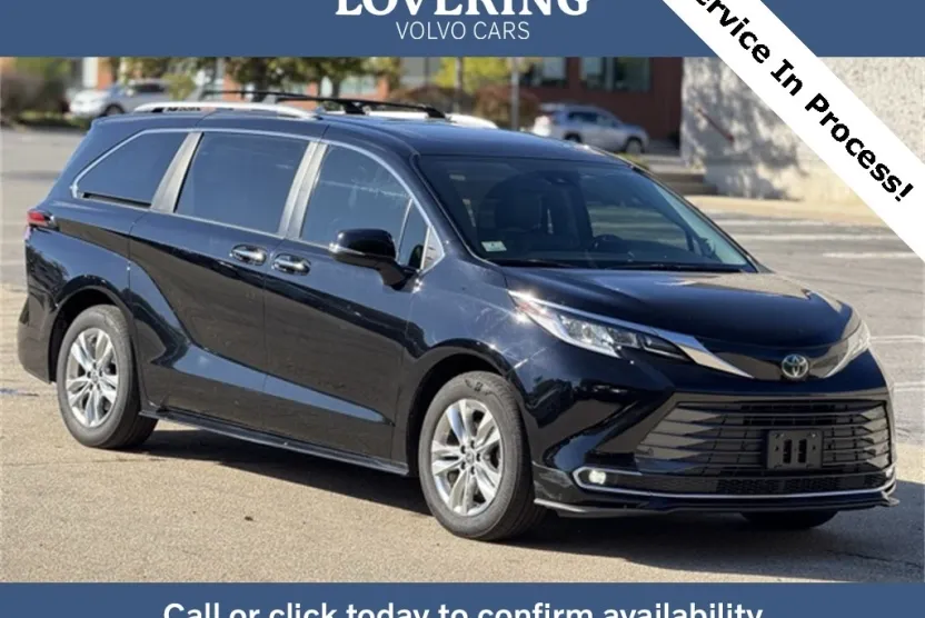 2022 Toyota Sienna Limited photo 1