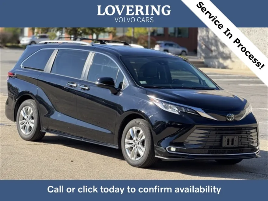 2022 Toyota Sienna Limited photo 1