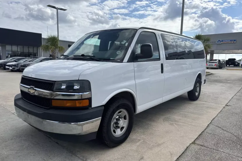 2017 Chevrolet Express 3500 LT photo 1
