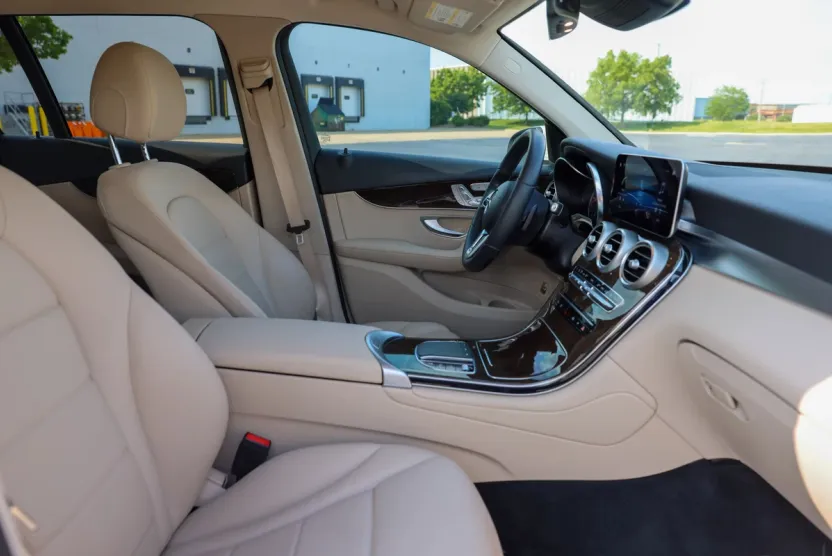 2022 Mercedes Benz GLC 300 photo 1