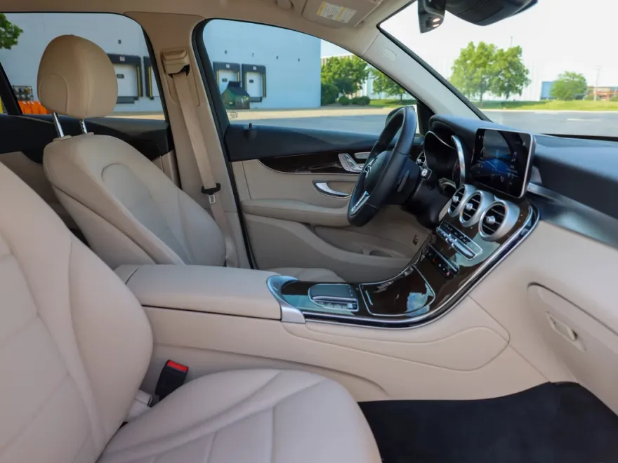 2022 Mercedes Benz GLC 300 photo 1