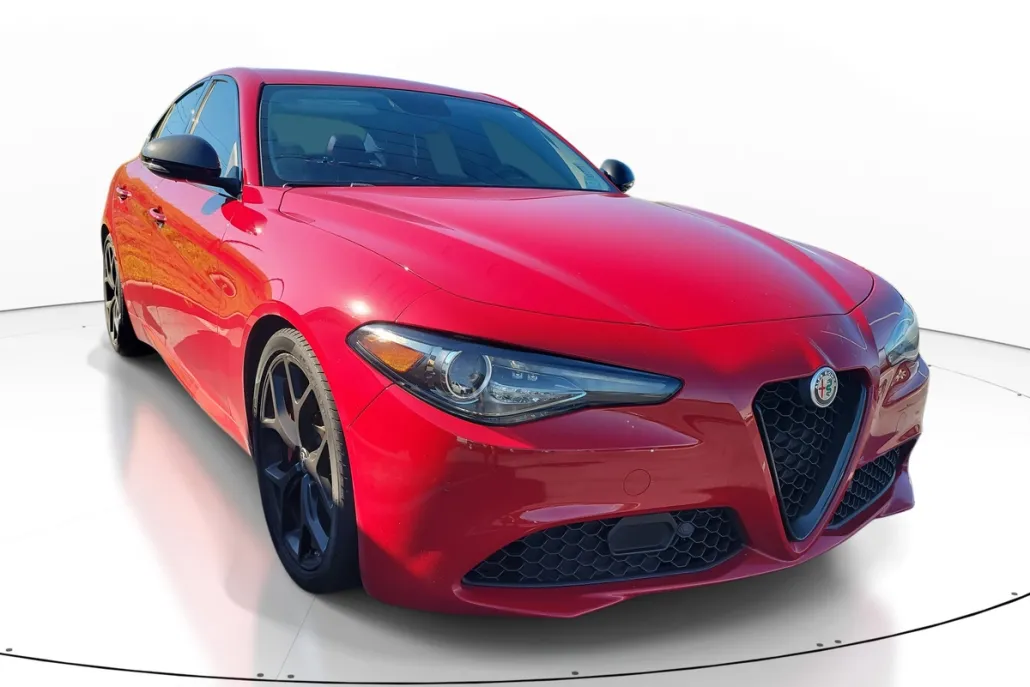2019 Alfa Romeo Giulia Base photo 1