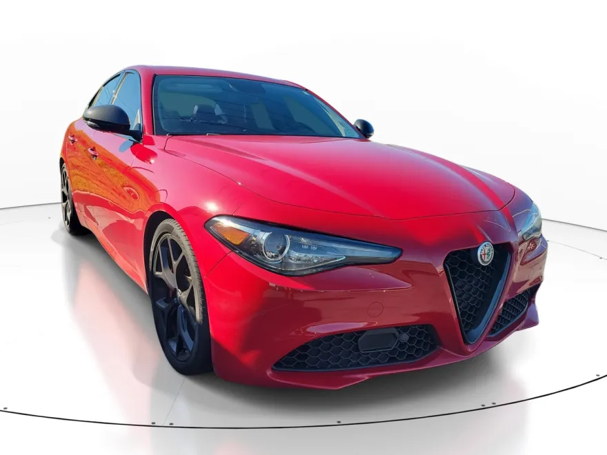 2019 Alfa Romeo Giulia Base photo 1