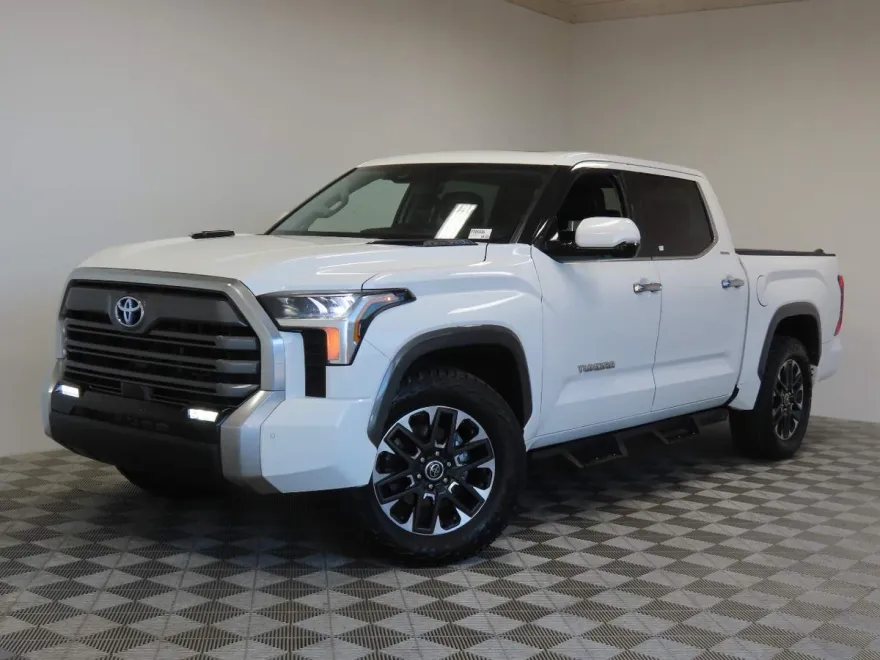 2023 Toyota Tundra Limited photo 1