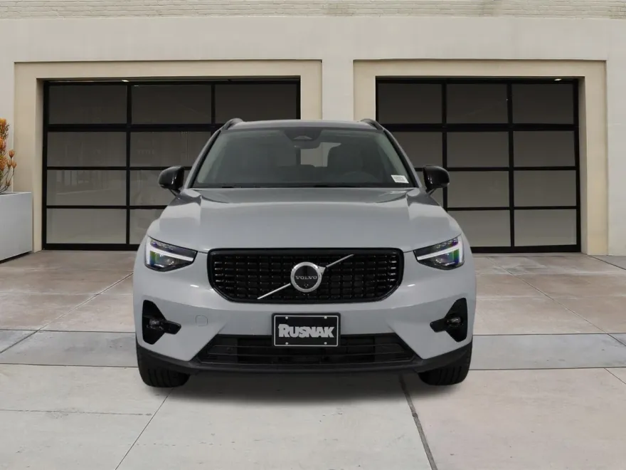 2026 Volvo XC40 Plus photo 1