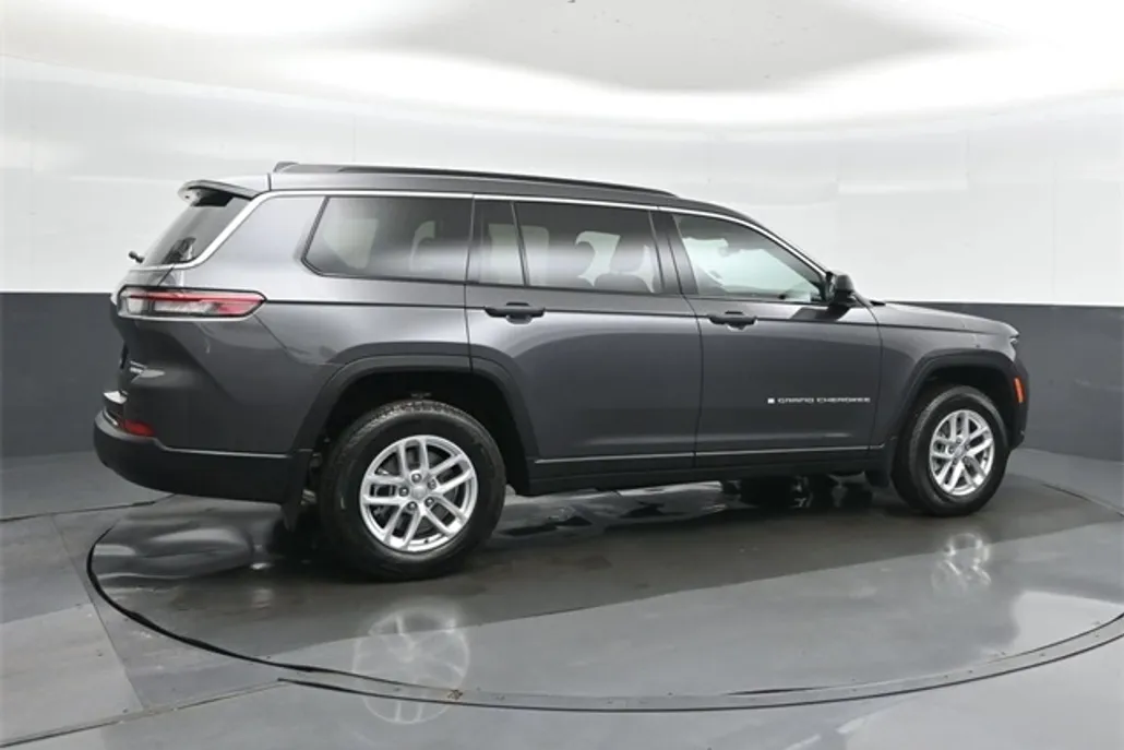 2025 Jeep Grand Cherokee Laredo photo 1