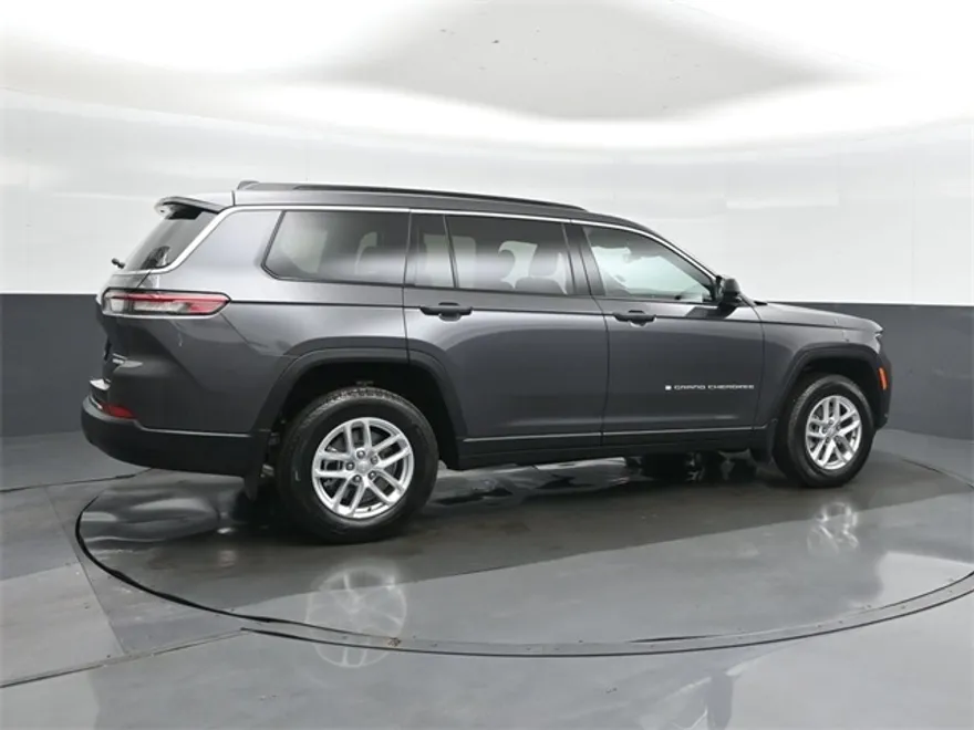 2025 Jeep Grand Cherokee Laredo photo 1