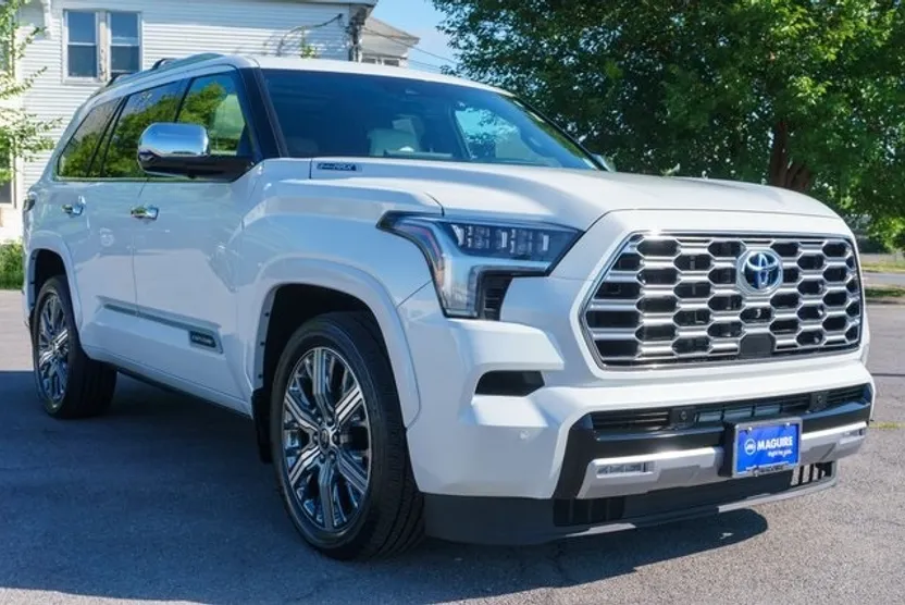 2023 Toyota Sequoia Capstone photo 1