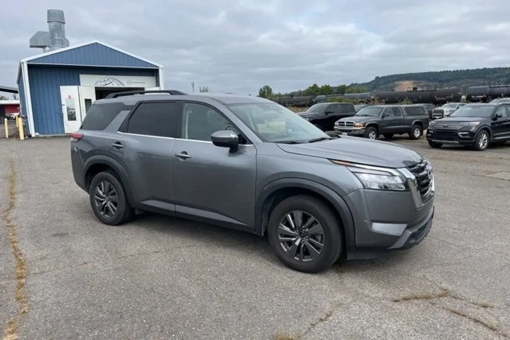 2023 Nissan Pathfinder SV photo 1