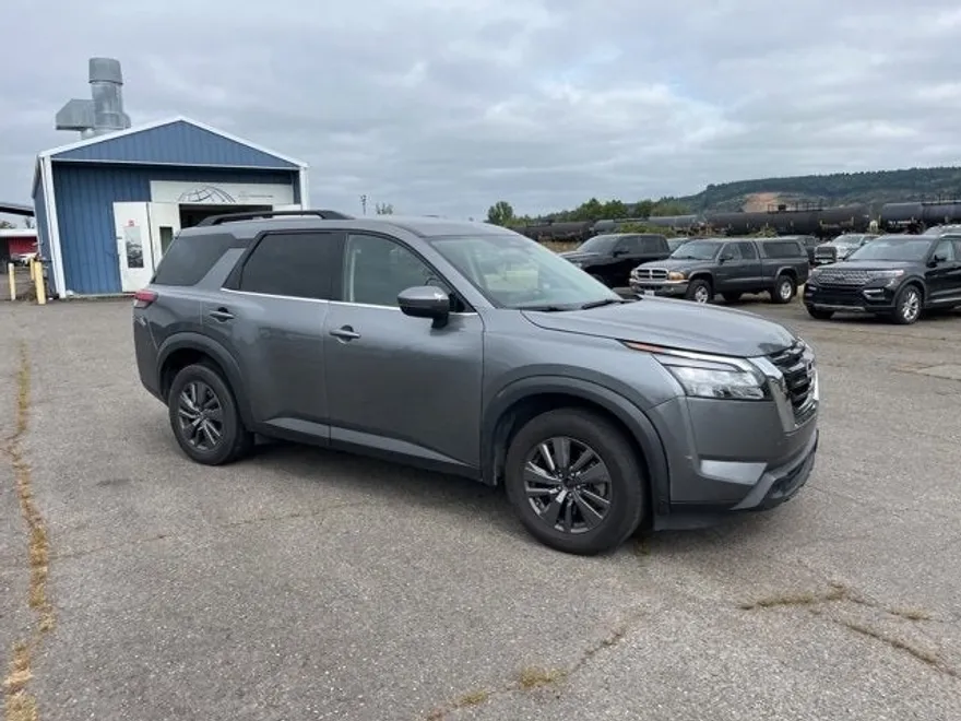 2023 Nissan Pathfinder SV photo 1