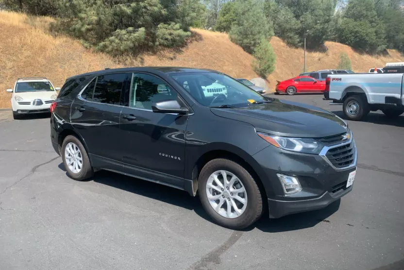2020 Chevrolet Equinox LT photo 1