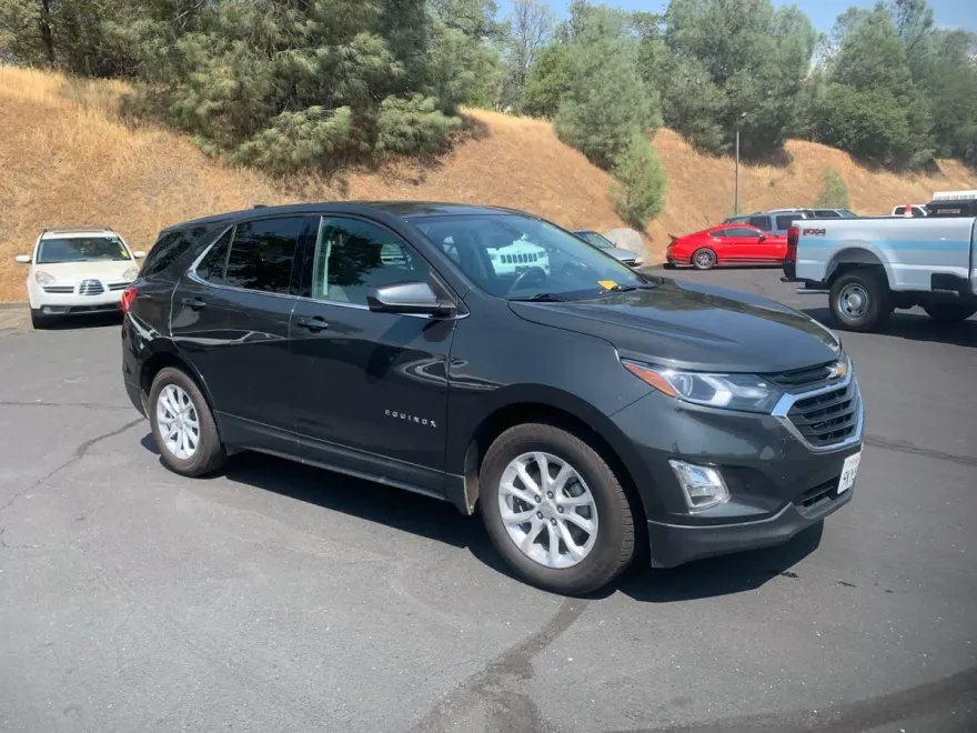 2020 Chevrolet Equinox LT photo 1