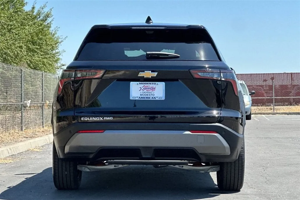 2026 Chevrolet Equinox LT photo 1