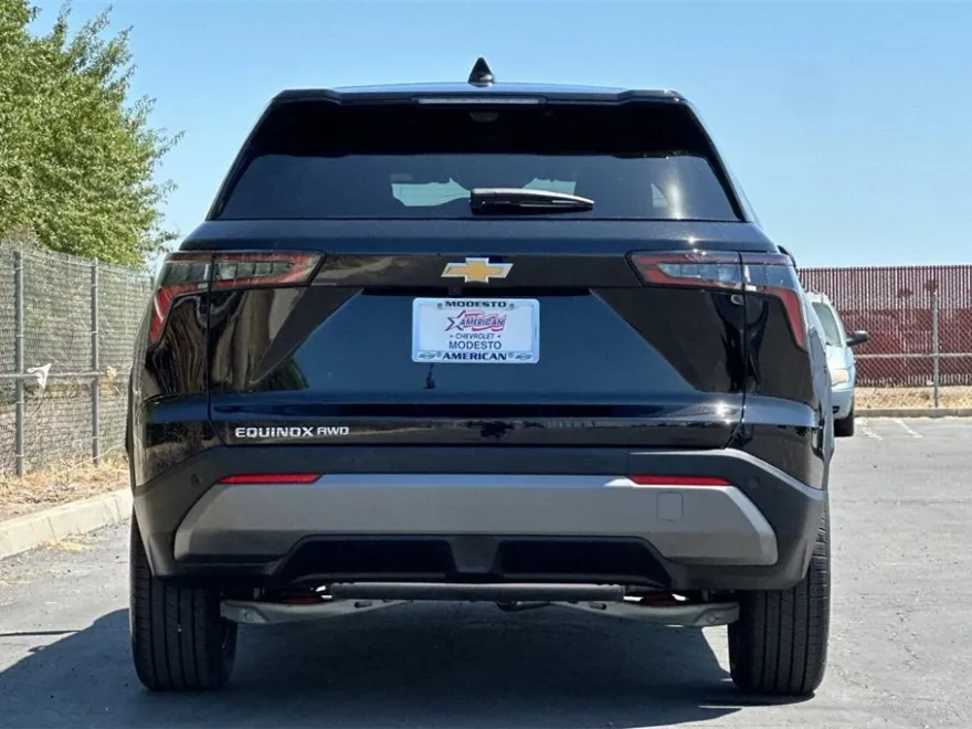2026 Chevrolet Equinox LT photo 1