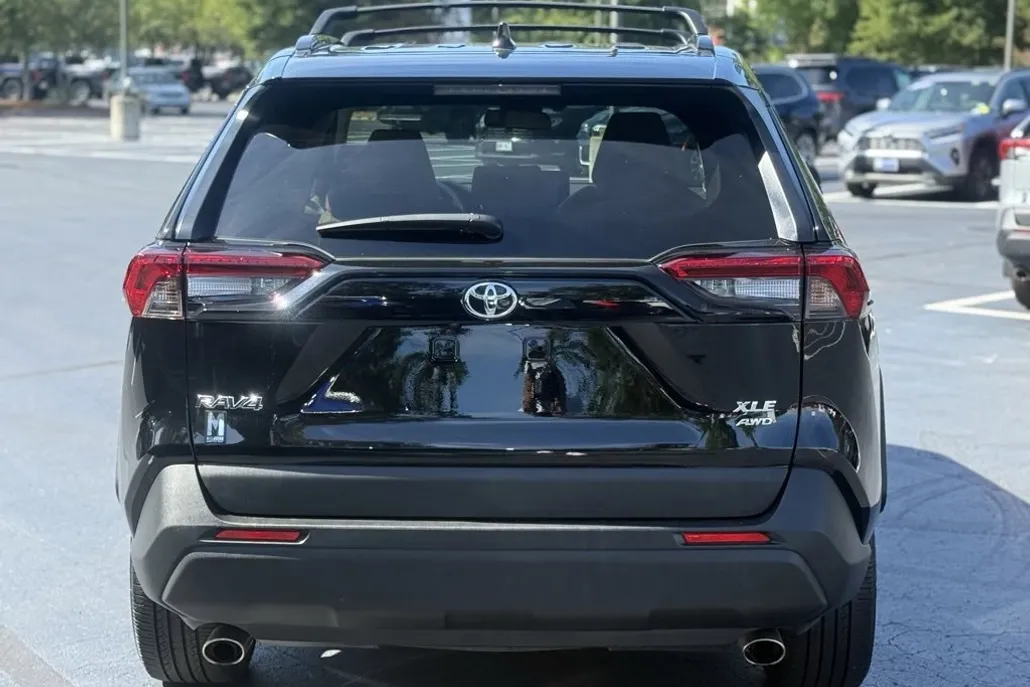 2024 Toyota RAV4 XLE Premium photo 1