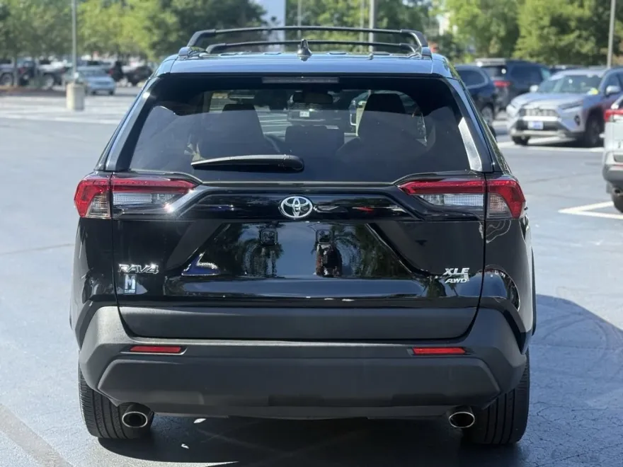 2024 Toyota RAV4 XLE Premium photo 1