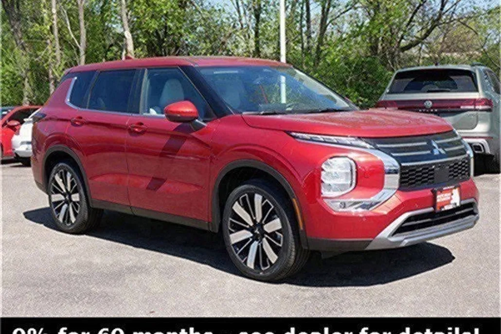 2025 Mitsubishi Outlander SE photo 1