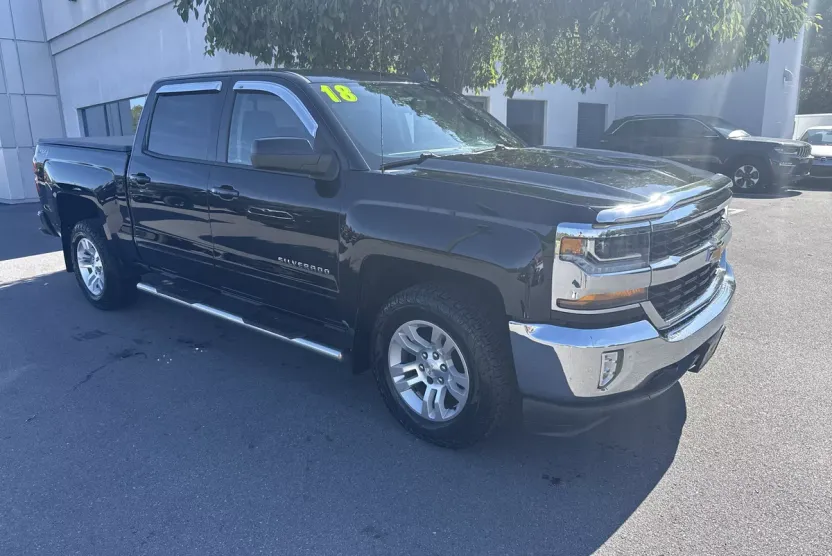 2018 Chevrolet Silverado 1500 LT photo 1