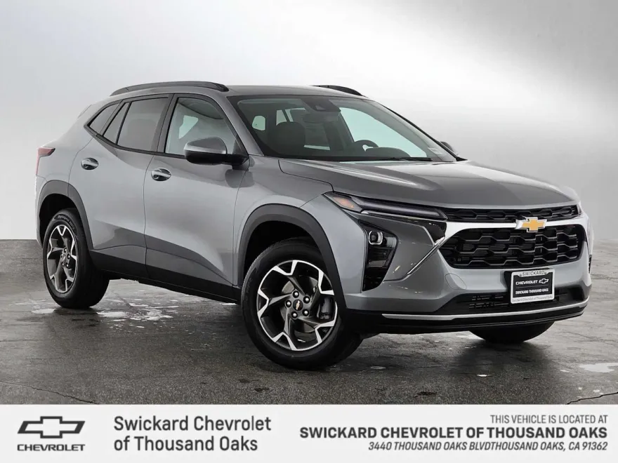 2025 Chevrolet Trax LT photo 1