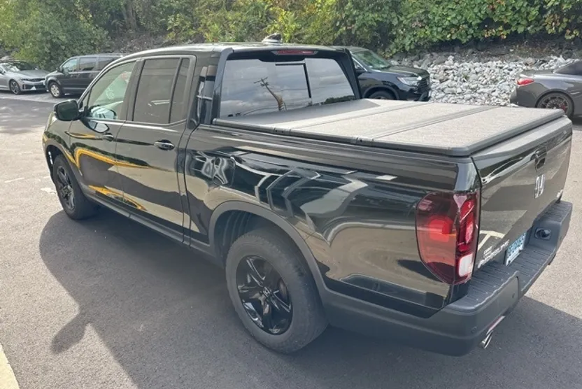 2022 Honda Ridgeline Black Edition photo 1