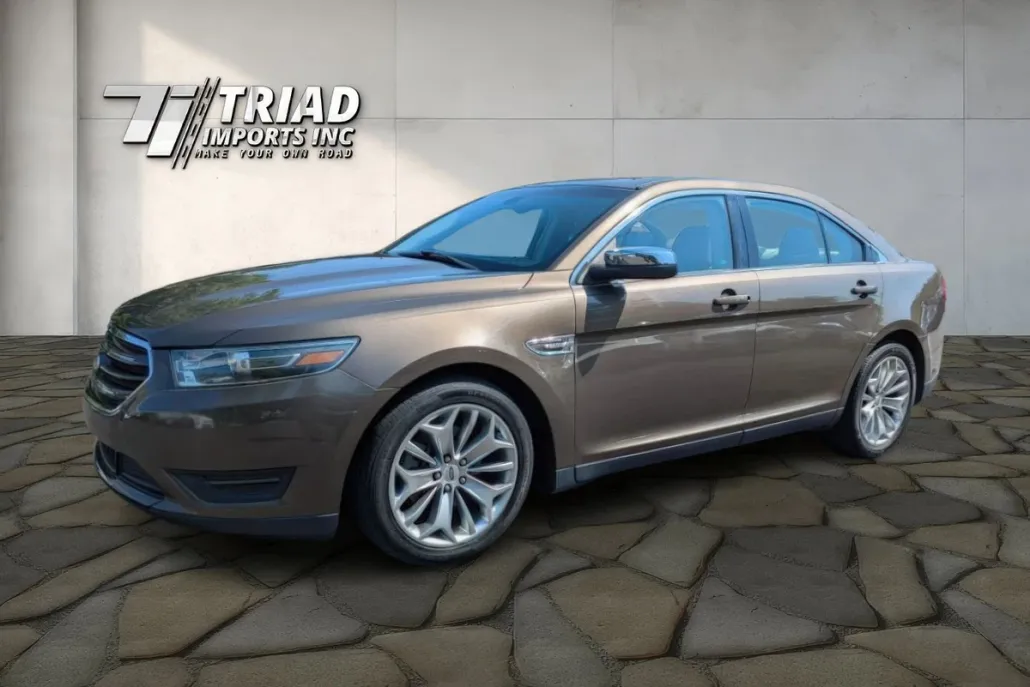 2015 Ford Taurus Limited photo 1