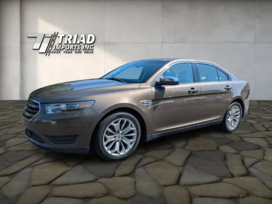 2015 Ford Taurus Limited photo 1